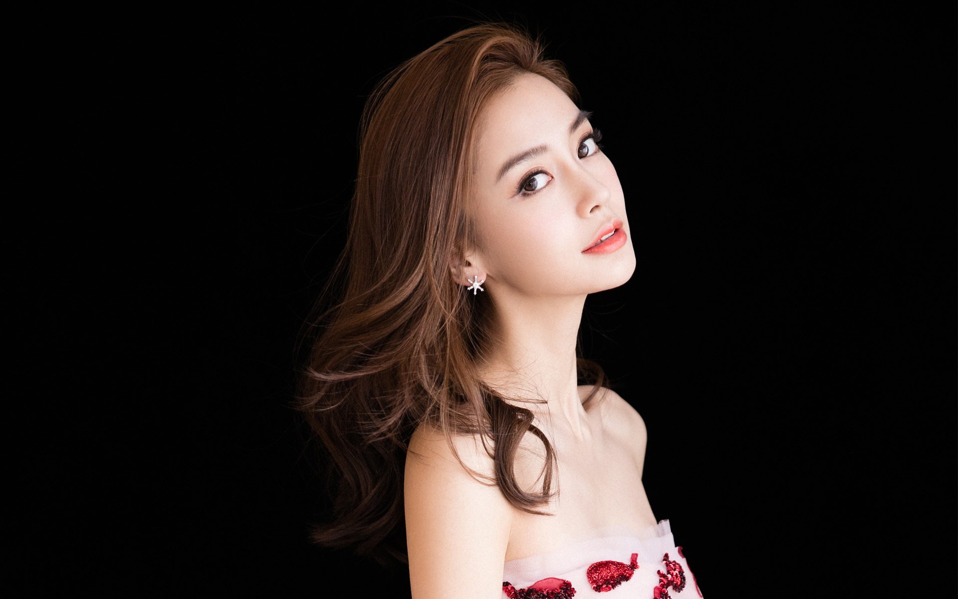 塔特在橄榄球锦标赛中的影响力越来越大，未来星光闪耀