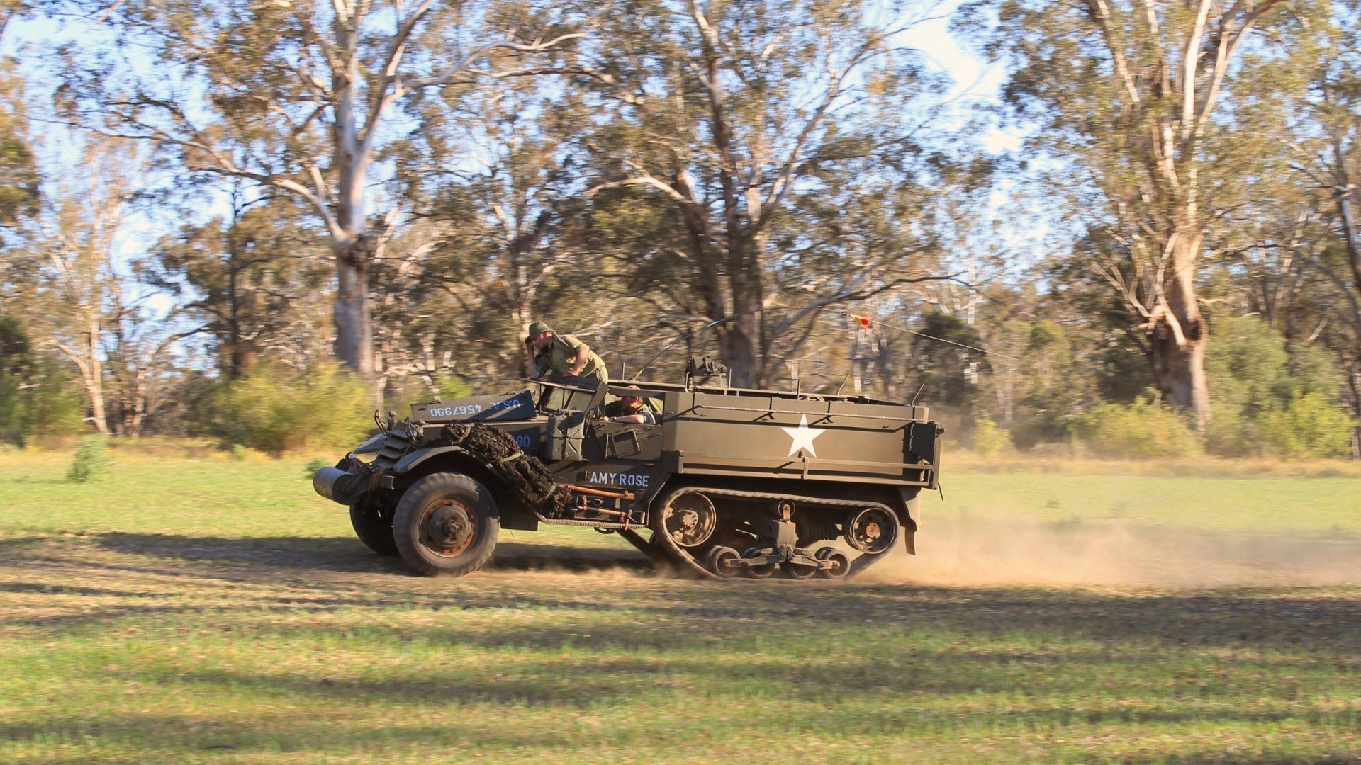 李恩：用出色的防守和精准的传球，他在中场位置上为全黑队提供保障